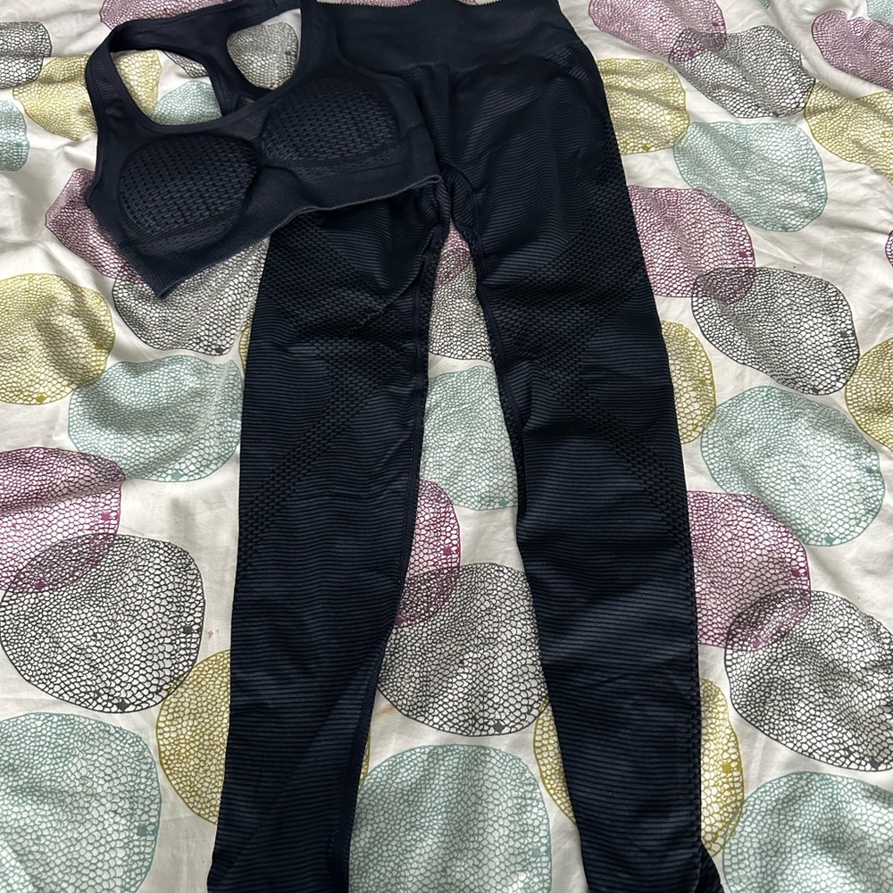 Gym shark bra and leggings size s/xs
